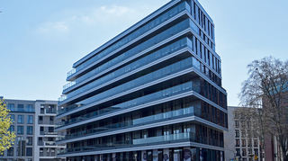 Nichts für den kleinen Geldbeutel: Luxuswohnungen am Rheinufer Süd in Ludwigshafen.