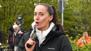 Inzwischen kann Laura Philipp wieder Späße machen, wie sie hier nach dem Startschuss des Mannheimer Neckar Runs Ende März unter Beweis stellte.