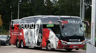 Der Mannschaftsbus des SC Freiburg (Symbolbild).