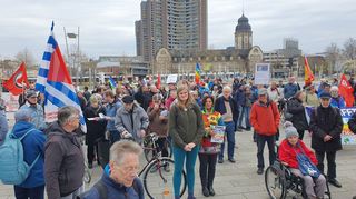 Alter Meßplatz in Manheim: Rund 200 Teilnehmer haben sich versammelt.
