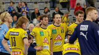 Leere Blicke und hängende Köpfe bei den Löwen-Spielern nach der nächsten Niederlage.