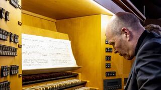 Kirchenmusikdirektor Robert Sattelberger spielt an der Kleuker-Orgel der Gedächtnis-kirche ein Orgelkonzert mit Werken von Johann Sebastian Bach.