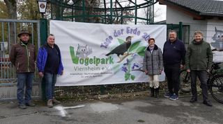 Beo und Balistar werben auf dem Logo für die „Tage der Erde“ im Viernheimer Vogelpark.