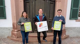 Silke Reis (v.l.), Stephan Germann und Marius Schmidt hoffen auf möglichst viele Aktionen zum „Tag der Nachbarn“.