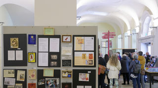 "Was wäre, wenn wir weitermachen?" heißt eine Ausstellung der AIDS-Hilfe , die jetzt im Heidelberger Rathausfoyer zu sehen ist.