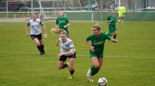 Luisa Wüst (l.) und der TSV Amicitia mussten sich dem Karlsruher SC im Pokalhalbfinale geschlagen geben.