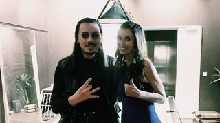 Apache 207 und Sandra Reljic am Rande des Videodrehs für "Breaking your heart".