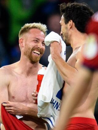 ... mit Mats Hummels nach dem Pokalspiel mit Heidenheim beim FC Bayern.
