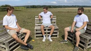 Haben die App entwickelt: Lukas Kromminga (v.l.), Mike und Tim Möck wollen es Studenten einfacher machen, Kommilitonen mit gleichen Interessen zu treffen.