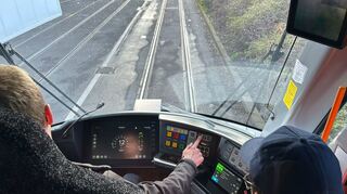 EIn Blick ins Cockpit der neuen Rhein-Neckar-Tram.