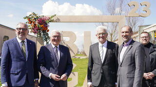 Mannheims Oberbürgermeister Peter Kurz, Frank-Walter Steinmeier, Winfried Kretschmann und Buga-Geschäftsführer Michael Schnellbach (v.l.n.r.) bei der Eröffnung der Bundesgartenschau.
