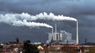 Aus vier mach zwei: In zwölf Monaten soll nur noch die Hälfte der aktuell laufenden GKM-Blöcke regulär am Netz sein.