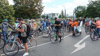 Kurzer Stopp vor dem Abbiegen auf den Rhein-Neckar-Schnellweg: Rund 400 Radler machten bei der Raddemo im vergangenen Jahr mit.