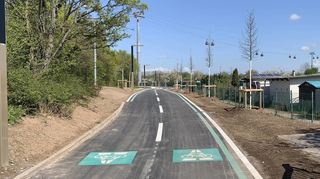 Durch die Unterführung unter der Feudenheimer Straße können Radfahrer nun bequem in die Au brausen. Auch für Spaziergänger bieten die Wege ausreichend Platz.