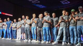 Verabschiedung in den Sommer: Spieler und Verantwortliche der Adler Mannheim bedanken sich bei der Saisonabschlussfeier in der SAP Arena bei den anwesenden Fans.