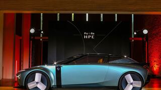 mid Groß-Gerau - Die halbkreisförmige Dachlinie ist eines der für das neue Lancia-Design typischen architektonischen Elemente.
