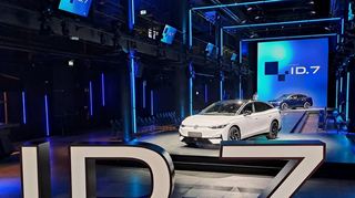 mid Berlin - Im Motorwerk in Berlin feierte der neue ID.7 seine Weltpremiere.