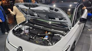 mid Berlin - Unter der Fronthaube ist kein Motor - aber auch kein "Frunk" genanntes Gepäckfach. Karl Seiler / mid 144324