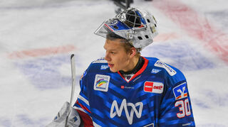 Für Adler-Sportmanager Jan-Axel Alavaara ist Torhüter Arno Tiefensee ein Gewinner der Saison.