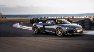 mid Ingolstadt - Sportkappe: Auch mit geschlossenem Verdeck macht der R8 Spyder eine gute Figur.