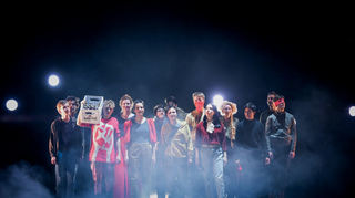 <p>Die Räuber
 
Die Räuber<br><br>Eine Überschreibung nach Friedrich Schiller in einer Fassung von Joanna Praml und Dorle Trachternach | Deutsches Theater Berlin / Junges DT
 
Foto: Arno Declair</p>
