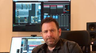 Der Limburger Sänger Ikke Hüftgold alias Matthias Distel in seinem Studio.