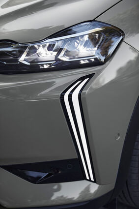 mid Berlin - Die neuen Scheinwerfer und zweireihigen Tagfahrleuchten tragen zum kantigeren Gesicht des neuen DS 3 bei.
