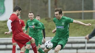 Gegen Bammental müssen die Viernheimer um Niklas Roesch (rechts am Ball) in allen Bereichen Bestleistungen zeigen, um gegen den Spitzenreiter zu punkten.