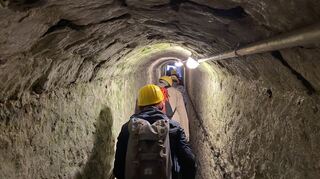 Im Tunnel zwischen dem Mendiger Lavakeller und der wärmenden Erdoberfläche.