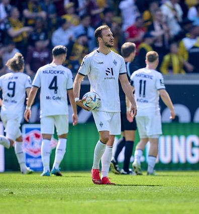 Klasse gespielt und doch verloren: Waldhofs Pascal Sohm nach der 1:2-Niederlage in Dresden.