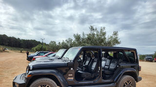 mid Malaga - Hier kommt echtes Offroad-Feeling auf. Offener Jeep Wrangler mit dem Nötigsten ausgestattet - herrlich.