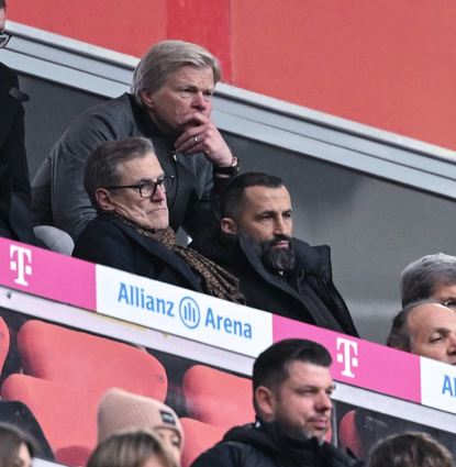 Bei den Spielen selbst sind Oliver Kahn (oben) und Hasan Salihamidzic (Mitte rechts) auf der Tribüne machtlos.