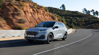 mid Groß-Gerau - Die neue Ford Kuga "Graphite Tech Edition" tritt als erste Variante der Modellreihe im exklusiven Lackton "Grey Matter" auf.