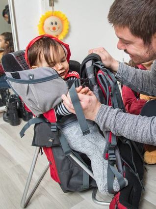 Die Anschnallgurte der Kindertrage sollten verstellbar sein.