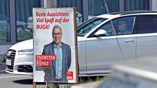 Dieses Plakat sei eine politische Botschaft, so Thorsten Riehle.