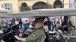 <p>Auf dem Arm ist das Tattoo zu erkennen, wegen dem die Polizei ermittelt.<br></p>
