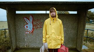 Sieht kreative, nicht an Kommerz orientierte Popmusikschaffende und sich selbst im Regen stehen: Sänger David Julian Kirchner.
