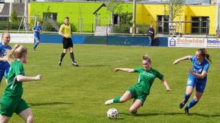 Annike Müller und die Fußballerinnen des TSV Amicitia wollen in Derendingen um jeden Ball und jeden Punkt kämpfen.