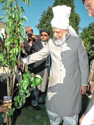 Kalif Hazrat Mirza Masoor bei Einweihung der Ehsan-Moschee 2010.