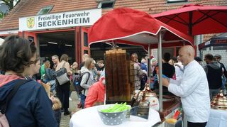 Großer Andrang und weit offene Türen beim Gerätehaus der Freiwilligen Feuerwehr am Seckenheimer Sommerdamm.
