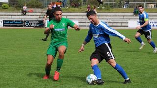 Jugendspieler David Shabani (l.) stand erneut in der Startformation der Blau-Grünen, konnte die deutliche Niederlage aber auch nicht verhindern.
