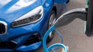 Bundesweit gibt es rund 80 000 Ladepunkte für Elektroautos, davon sind nur gut 13 000 zum Schnell-Laden.