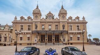 mid Groß-Gerau - Ehrenplätze vor dem Casino in Monte Carlo für die beiden Maserati GranTurismo und den Einsitzer des MSG Racing Teams.