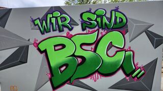 Bei den Osterferienspielen im Jugendhaus ist der Schriftzug mit dem Motto für den Bildungs- und Sportcampus entstanden: „Wir sind BSC“.