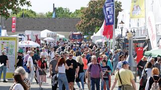 Selbst am Nachmittag eines Werktags ist der Maimarkt gut besucht.