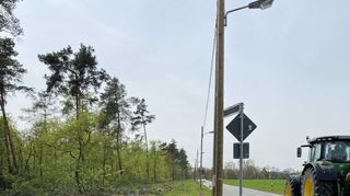 Der bisherige Trampelpfad von der Schule in Richtung Blumenau liegt direkt am Viernheimer Weg, der vom Norden Mannheims als Kreisstraße K 9754 weiter nach Lampertheim führt.