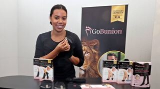 Das hat die Investoren aus den Socken gehauen: Nach eigenen leidvollen Erfahrungen entwickelte Sarita Breadley die Ballenzeh-Füßlinge.