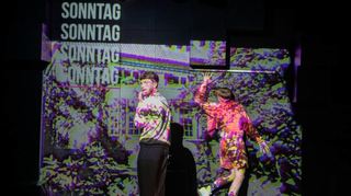 Szene aus dem Gastspiel „Das Augenlid ist ein Muskel“.