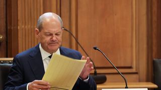 Olaf Scholz vor seiner Vernehmung 2022 im Hamburger Untersuchungsausschuss. Damals berief er sich auf Erinnerungslücken.