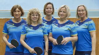 Die DJK-Damen Melanie Pahl (v.l.), Heike Czech, Kerstin Sommer, Elina Kogane und Sabine Lehr treten in der nächsten Spielzeit in der Verbandsoberliga an.